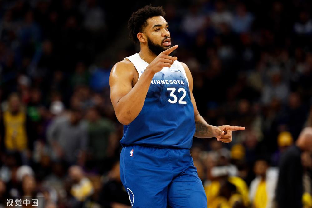 更衣室的凝 更衣室的凝